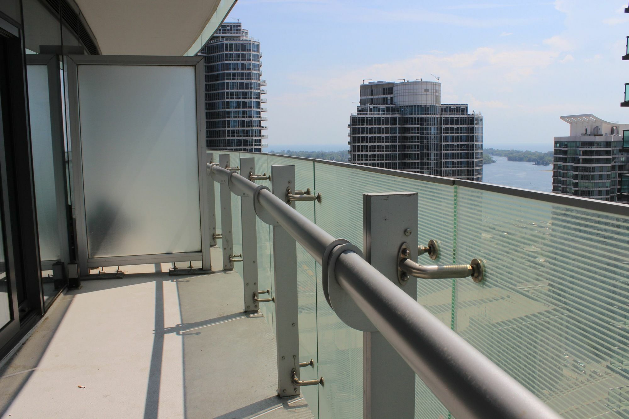 The Corporate Suites - Ice Condos Toronto Exterior photo